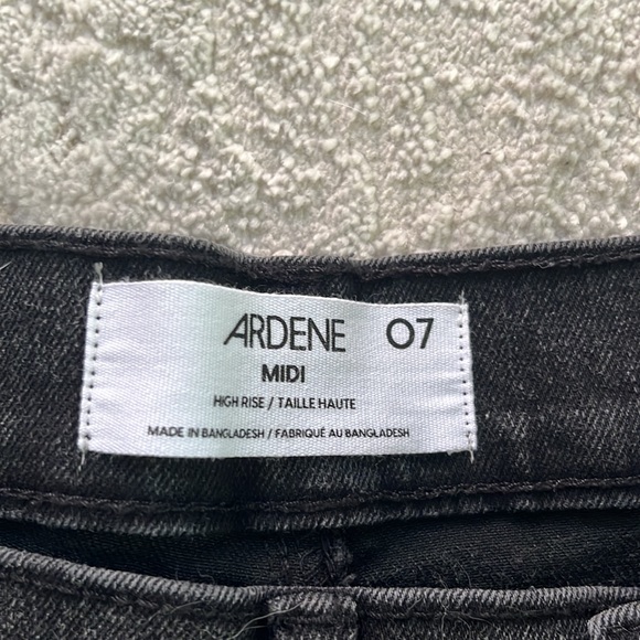 BLACK SHORT JEAN SHORTS - Picture 3 of 3